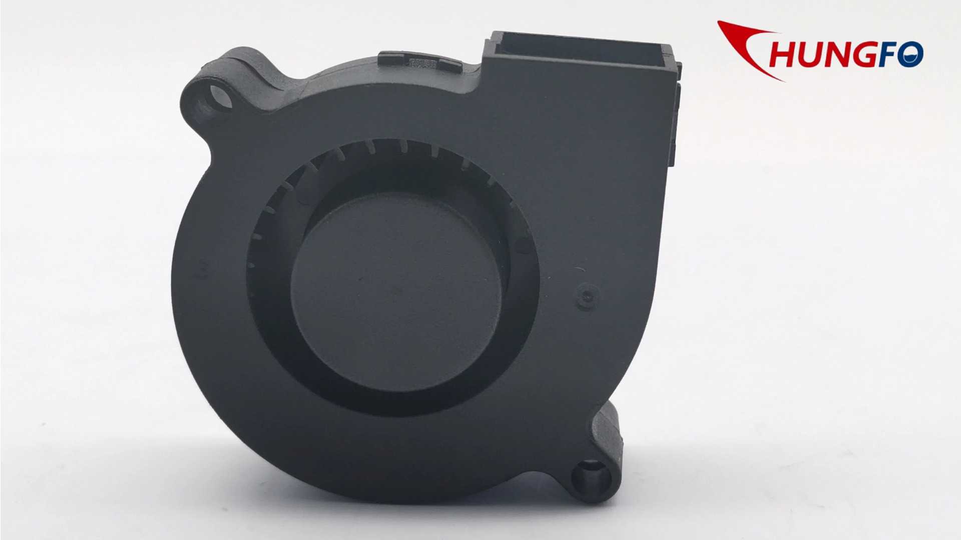 Como o controle da velocidade do ventilador afeta o consumo de energia?