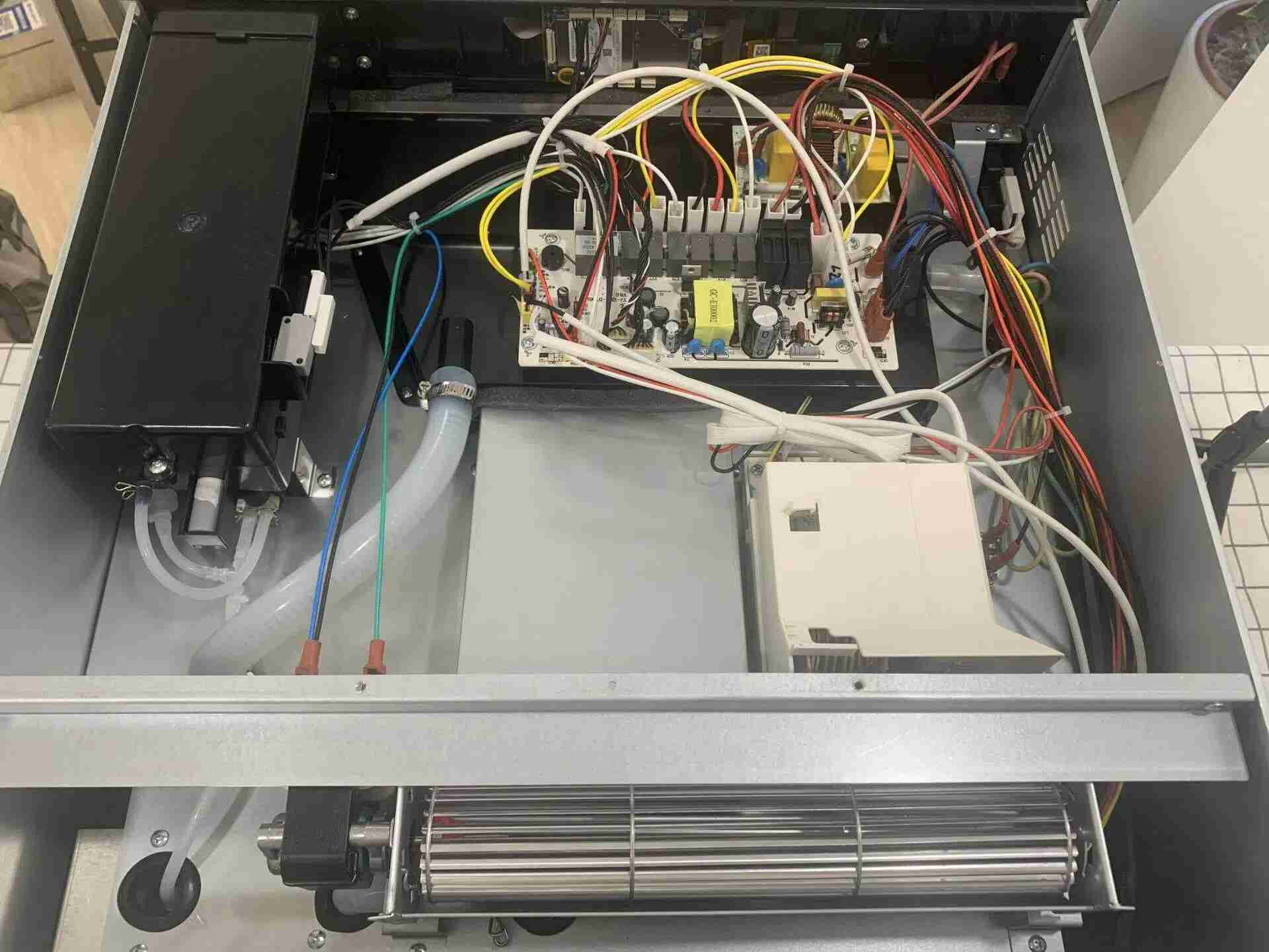 O ventilador de fluxo cruzado ChungFo melhora o desempenho de resfriamento do forno combinado de micro-ondas e vapor líder de mercado.