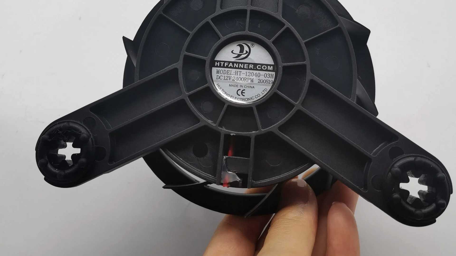 Os ventiladores DC são mais difíceis de instalar?